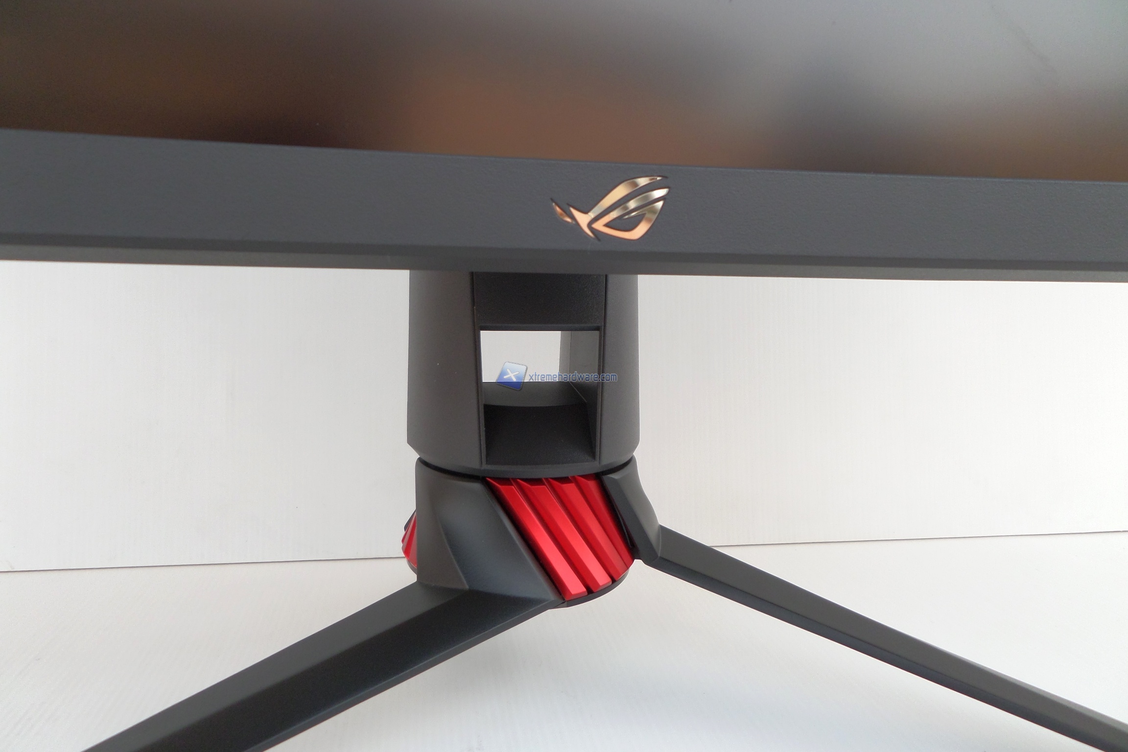 ASUS ROG XG27VQ 12